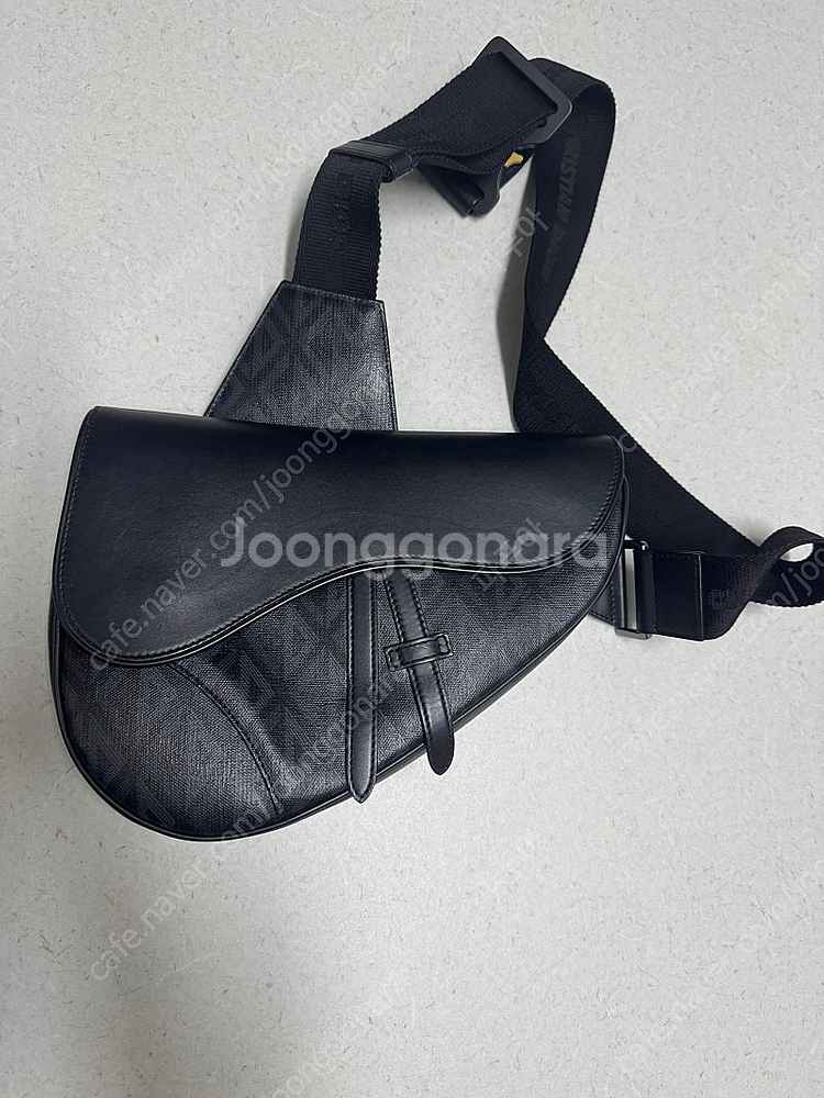 디올 다이아몬드 새들백 판매.--0