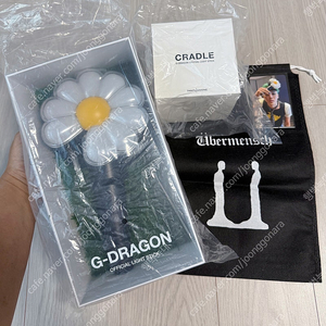 GD 지디 응원봉 + 크래들 + 더스트백 + 포카 (새상품) 판매합니다