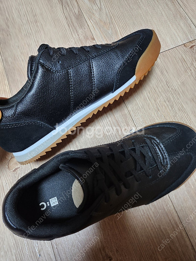 유니클로스니커즈 245--2