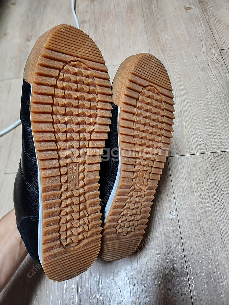 유니클로스니커즈 245--5