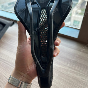 에스웍스 로민 미러 143mm 올카본 최상급 안장