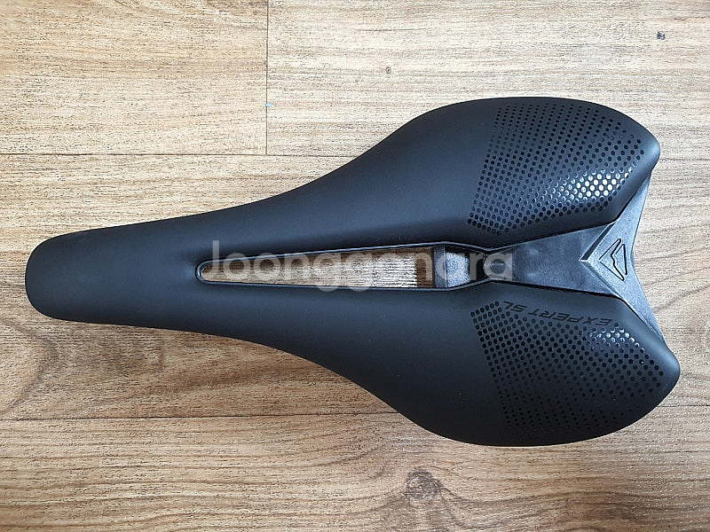 메리다 익스퍼트 EXPERT SL 안장 새제품 택배비포함 4.5만원 자전거용품--1