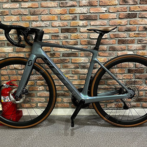 스캇 에딕트 RC eRIDE 10 전기 로드자전거 판매합니다.