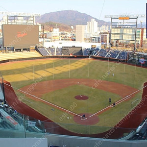 8/20(수) 한화 vs 두산 4층 중앙 416구역 4연석(통로, 앞 뒤 2연석씩 모두 통로) 양도합니다.