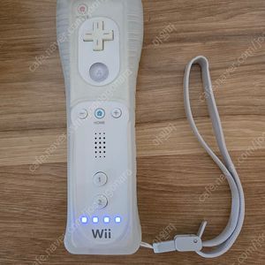 닌텐도위 wii 정품 위모콘 판매 합니다. 실리콘커버, 스트랩 포함