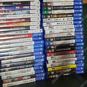 PS5 디스크 SSD 2테라 + 게임시디 48장 한방일괄 판매합니다.​