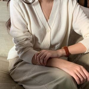 새상품) 모아니 캐시미어 울 끌레르 포켓 브이넥 가디건 아이보리
