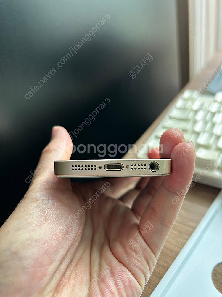 아이폰 SE(1세대) 32GB, 골드, IOS 12.3...--5