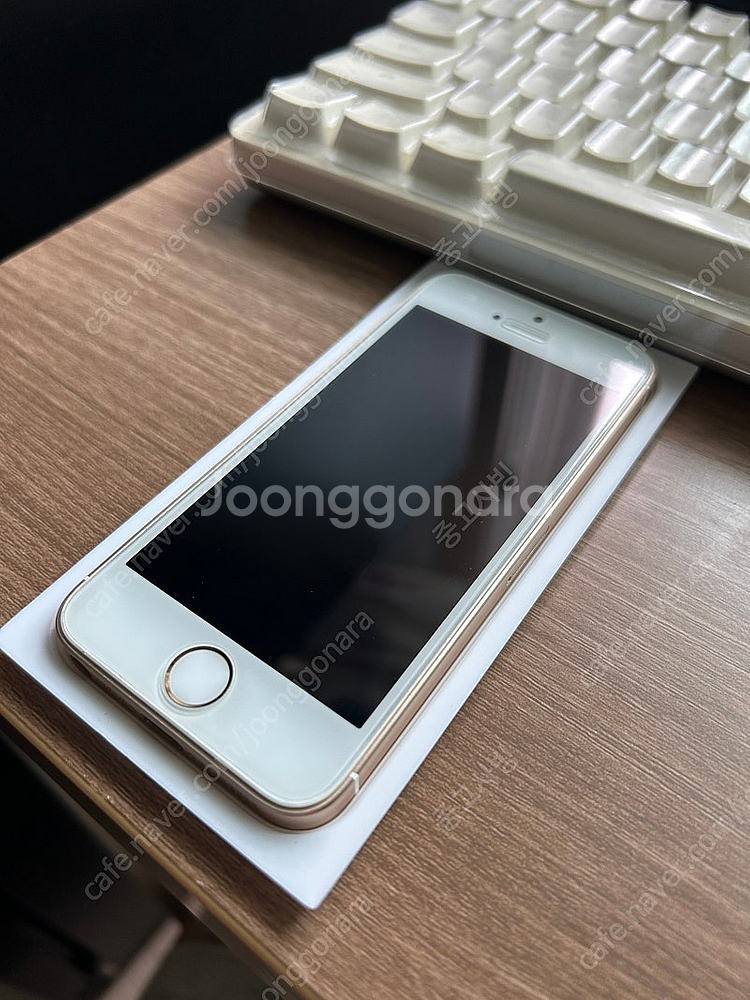 아이폰 SE(1세대) 32GB, 골드, IOS 12.3...--9