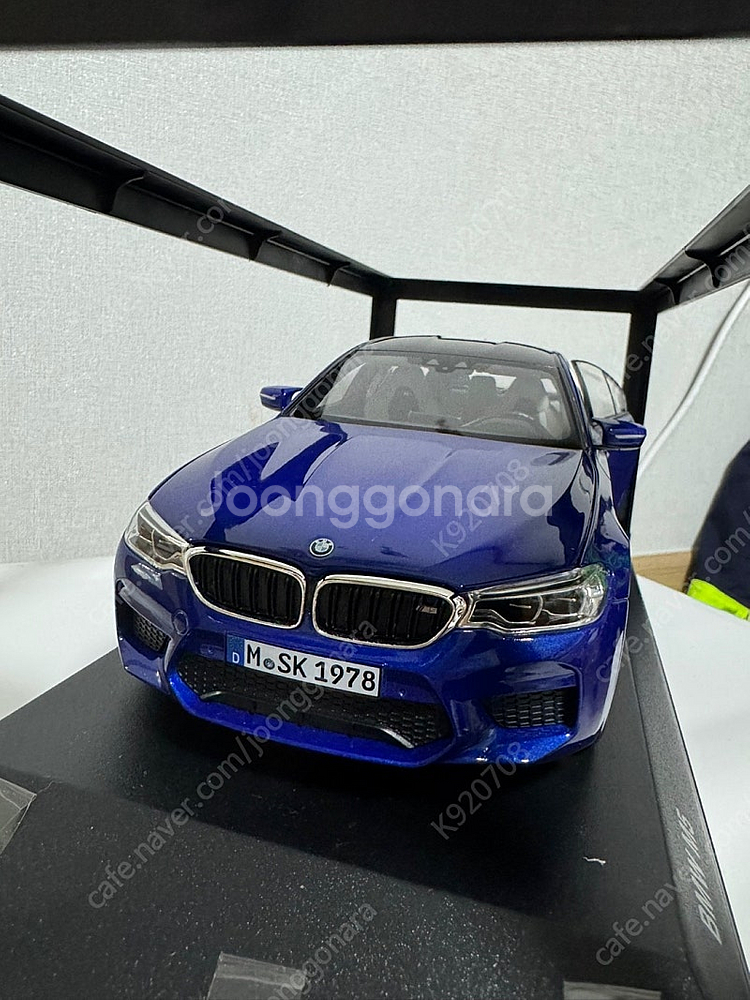 1:18 노레브 M5 블루 새상품 다이캐스트 팝니다.--0