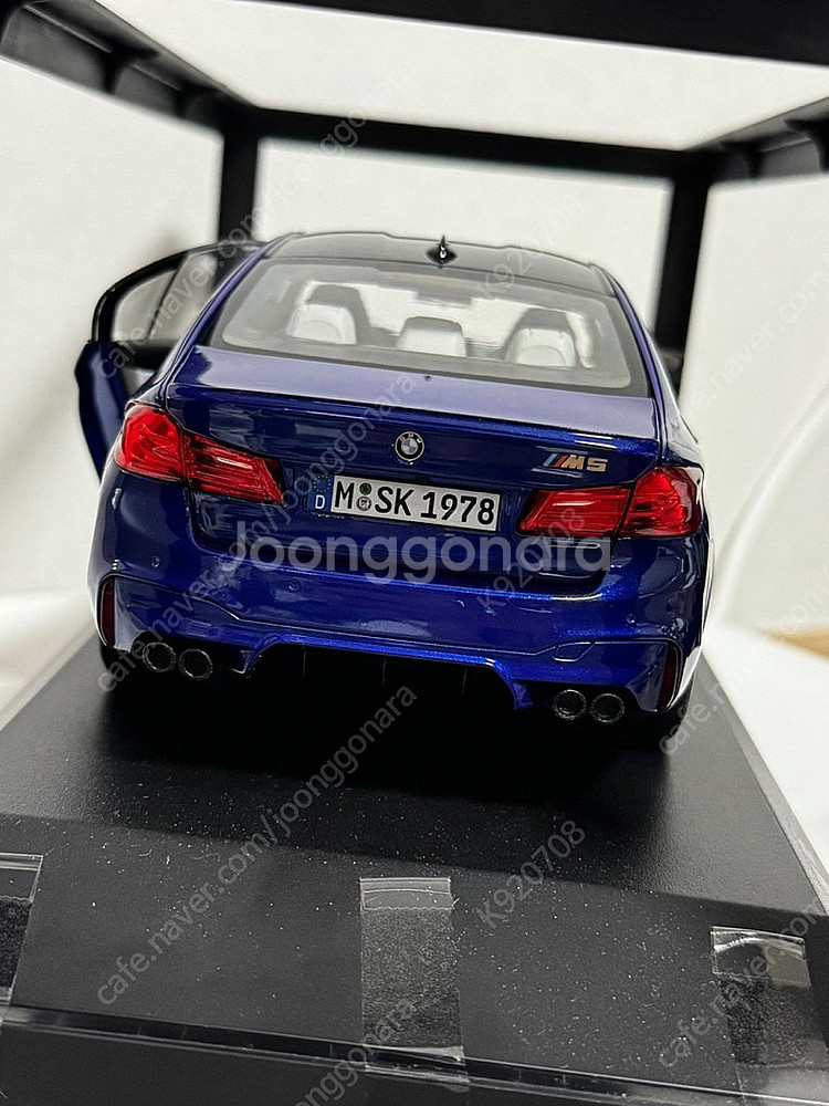 1:18 노레브 M5 블루 새상품 다이캐스트 팝니다.--4