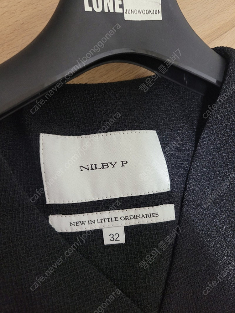 닐바이피 반팔 트위드--1