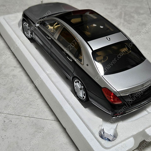 1:18 실버투톤 s650 마이바흐 다이캐스트 팝니다.
