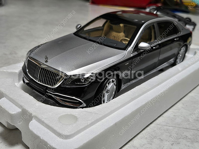 1:18 실버투톤 s650 마이바흐 다이캐스트 팝니다.--2
