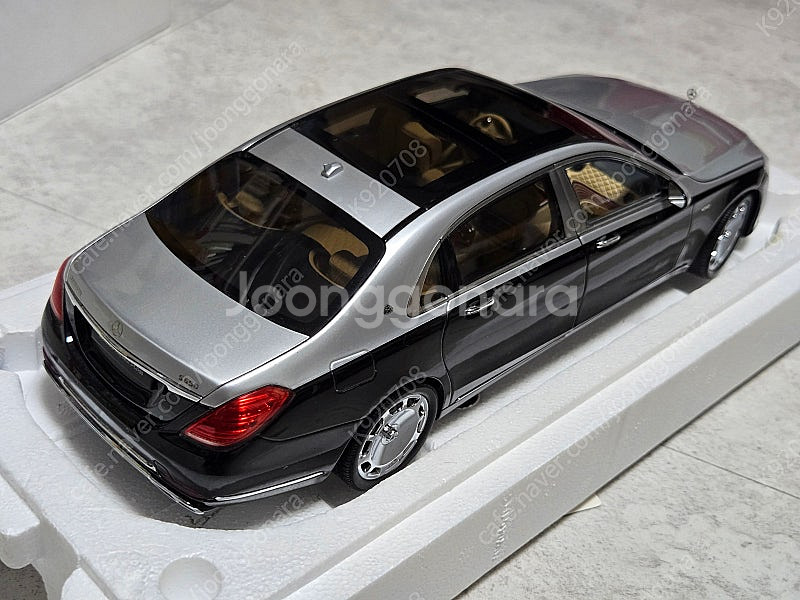 1:18 실버투톤 s650 마이바흐 다이캐스트 팝니다.--3
