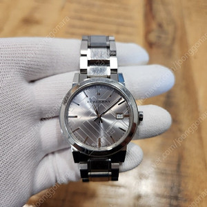버버리 시계 남여공용 체크 실버 메탈 판매합니다. 38MM (BU9035)