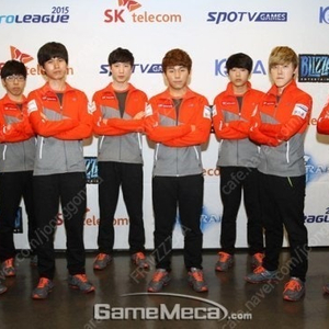 SKT T1 뉴발란스 선수용 유니폼 구매합니다