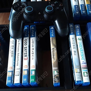 플스4 듀얼쇼크 및 ps4 스파이더만 콜오브듀티 라그나로크 피파22등 타이틀
