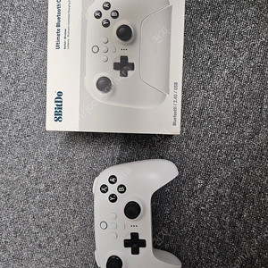 8BitDo 얼티메이트 블루투스 컨트롤러 화이트 ns버전 팝니다