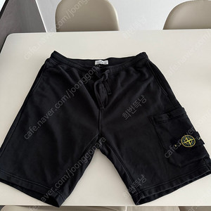 스톤아일랜드 폴리스 버뮤다 쇼츠 블랙(XL) 팝니다.