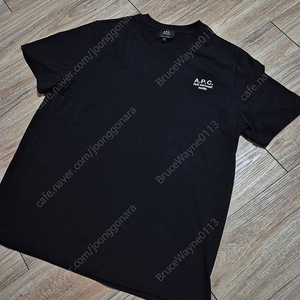 A.P.C 반팔티 검정 XL사이즈 판매합니다.