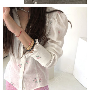투머치투커 twomuchtalker floral blouse 블라우스