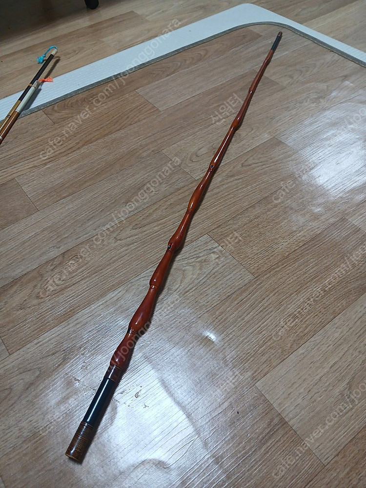 일제중층낚시대및괴목 받침대 이미지