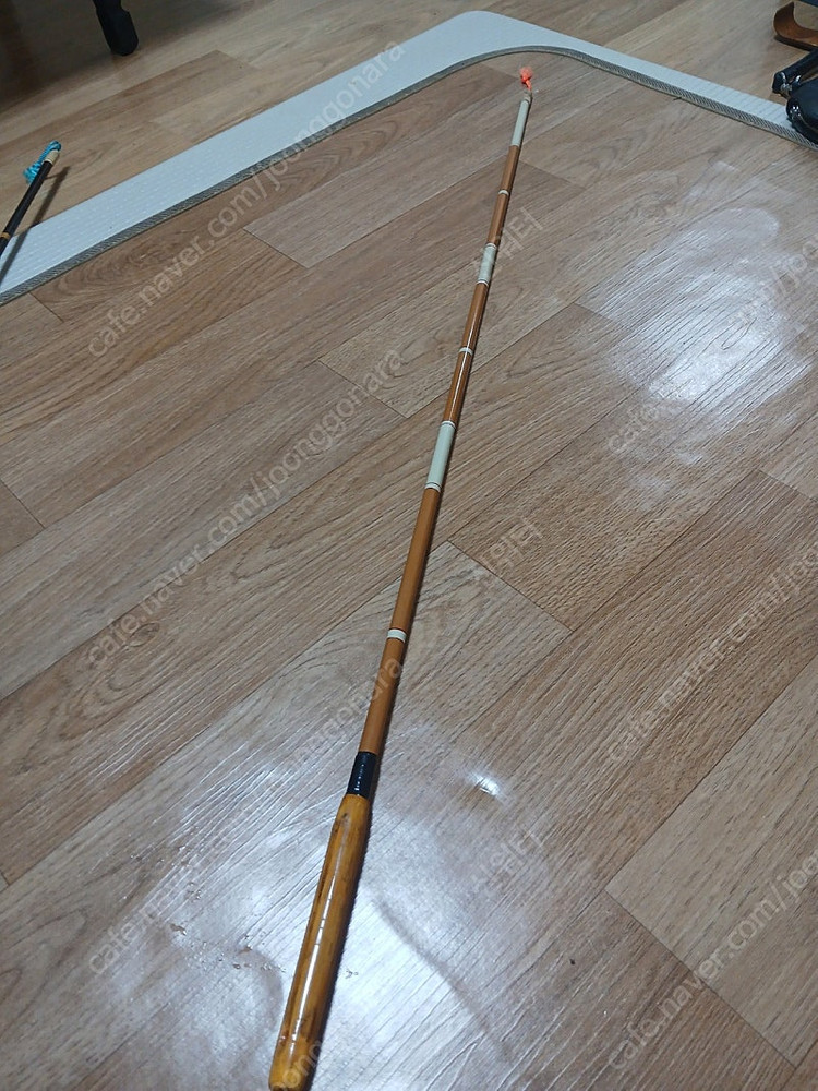 일제중층낚시대및괴목 받침대 이미지