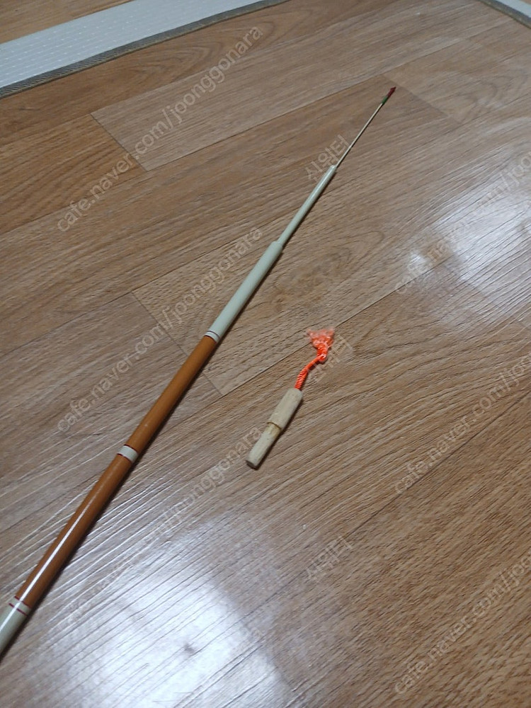 일제중층낚시대및괴목 받침대 이미지