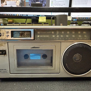 SANYO M1950F 산요 카세트 레코더 작은 붐박스