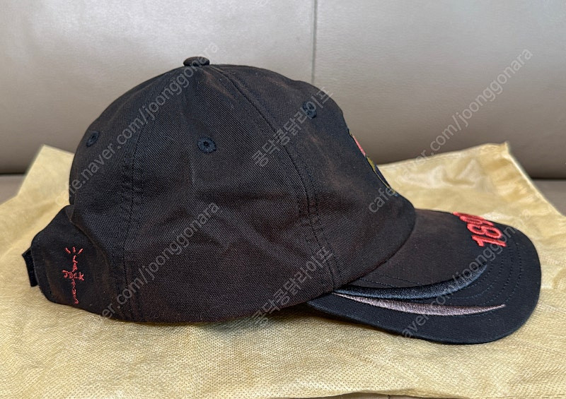 트래비스 스캇 x 바르셀로나 캑터스잭 디스트레스드 1899 볼캡 이미지