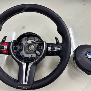 BMW f10 정품 m핸들(에어백,열선,진동) 풀옵 팝니다.