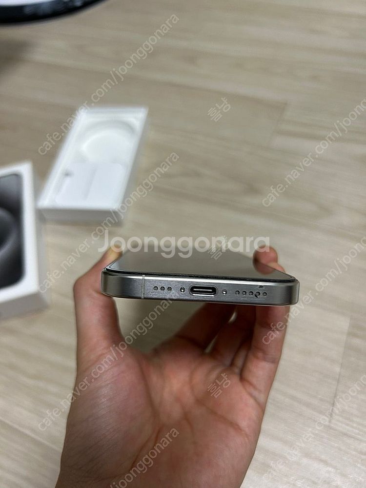 아이폰15프로 256기가 화이트 티타늄 자급제 판매--3