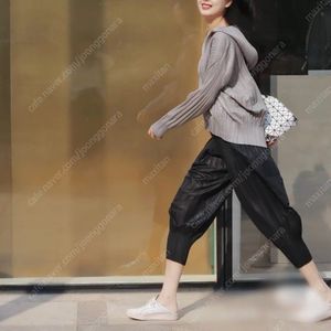 (거의 새 것) 플리츠플리즈 플러피팬츠 블랙 팝니다.