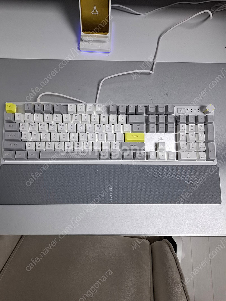 새상품급)커세어 K70 RGB SE 화이트 싱태S급팜--1
