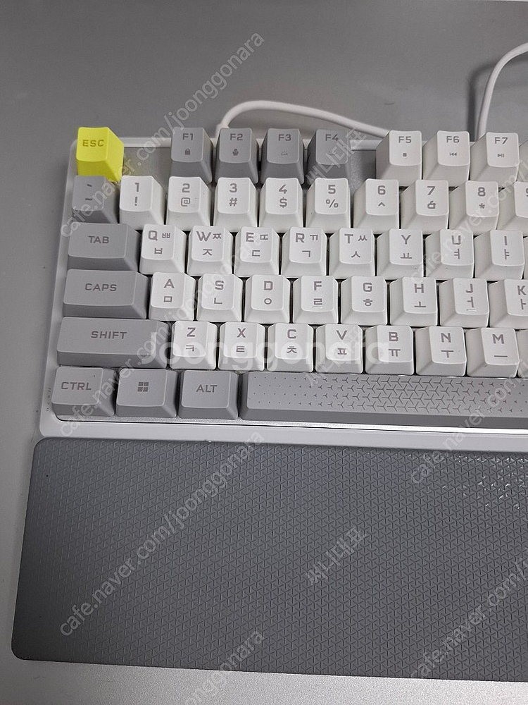 새상품급)커세어 K70 RGB SE 화이트 싱태S급팜--2