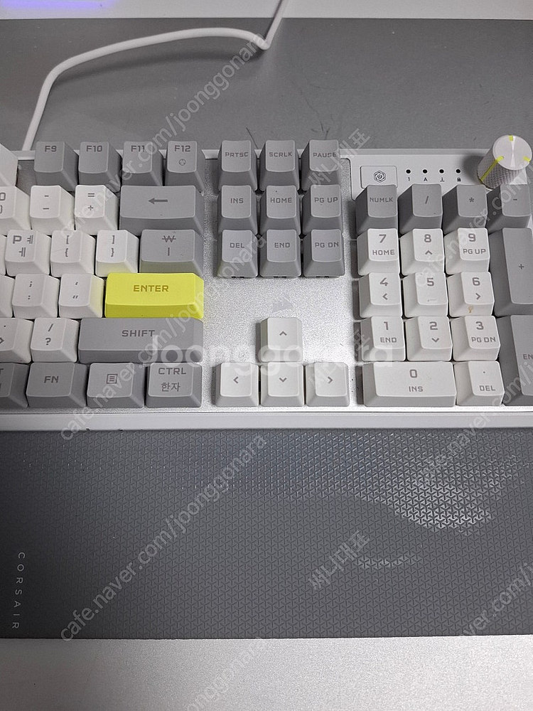 새상품급)커세어 K70 RGB SE 화이트 싱태S급팜--3