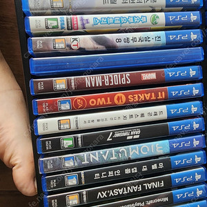 플스4 듀얼쇼크 및 ps4 스파이더맨 콜오브듀티 라그나로크 피파22등 타이틀