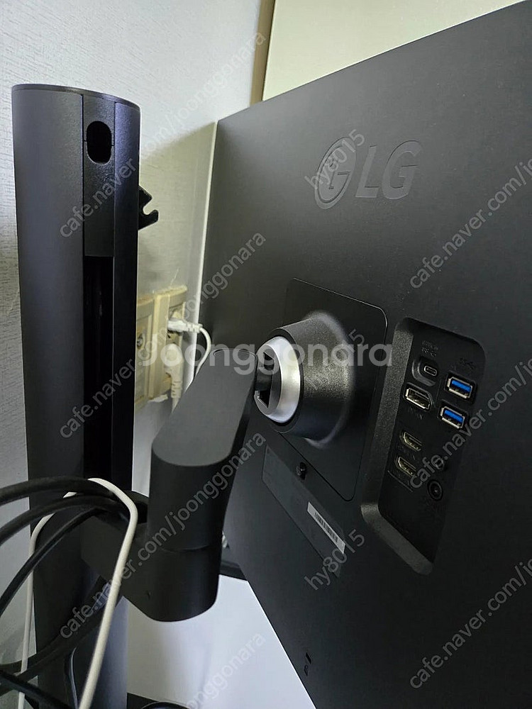 LG 360 32UN880 32인치 모니터 팝니다--2