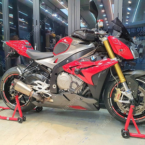 서울[송파/거여동/세곡동 /바 공(바이크 공장)/정직한 바이크]2016년 BMW S1000 팝니다~짧은 키로수16670K.카본 튠~애지중지 한 바이크.