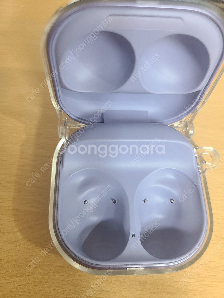갤럭시 버즈 프로 충전기 판매합니다.(바이올렛)--0
