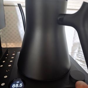펠로우 ekg pro 드립포트 900ml 팝니다.