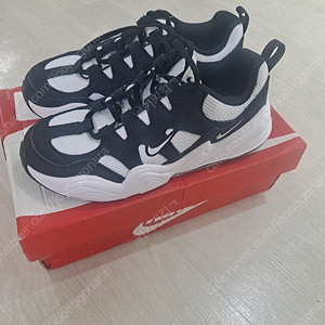 나이키 테크 헤라 운동화 240 새제품