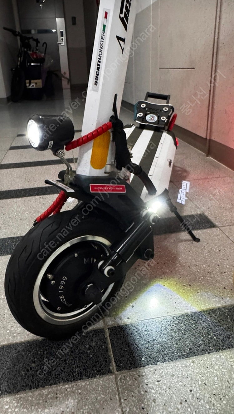 고성능 접이식 전동 킥보드 스피드웨이5 커스터마이징 상태 좋음--1