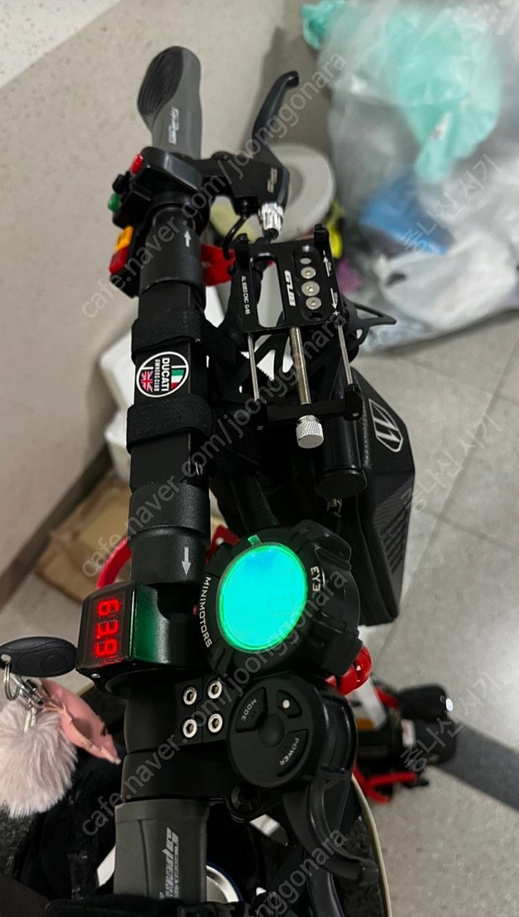 고성능 접이식 전동 킥보드 스피드웨이5 커스터마이징 상태 좋음--3