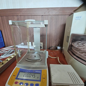 sartorius 정밀 저울 0.00001g CP225D 입니다