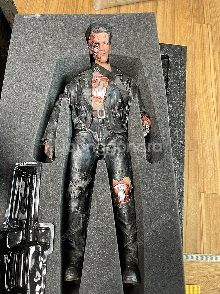 엔터베이 T-800 베틀데미지 판매합니다.--0