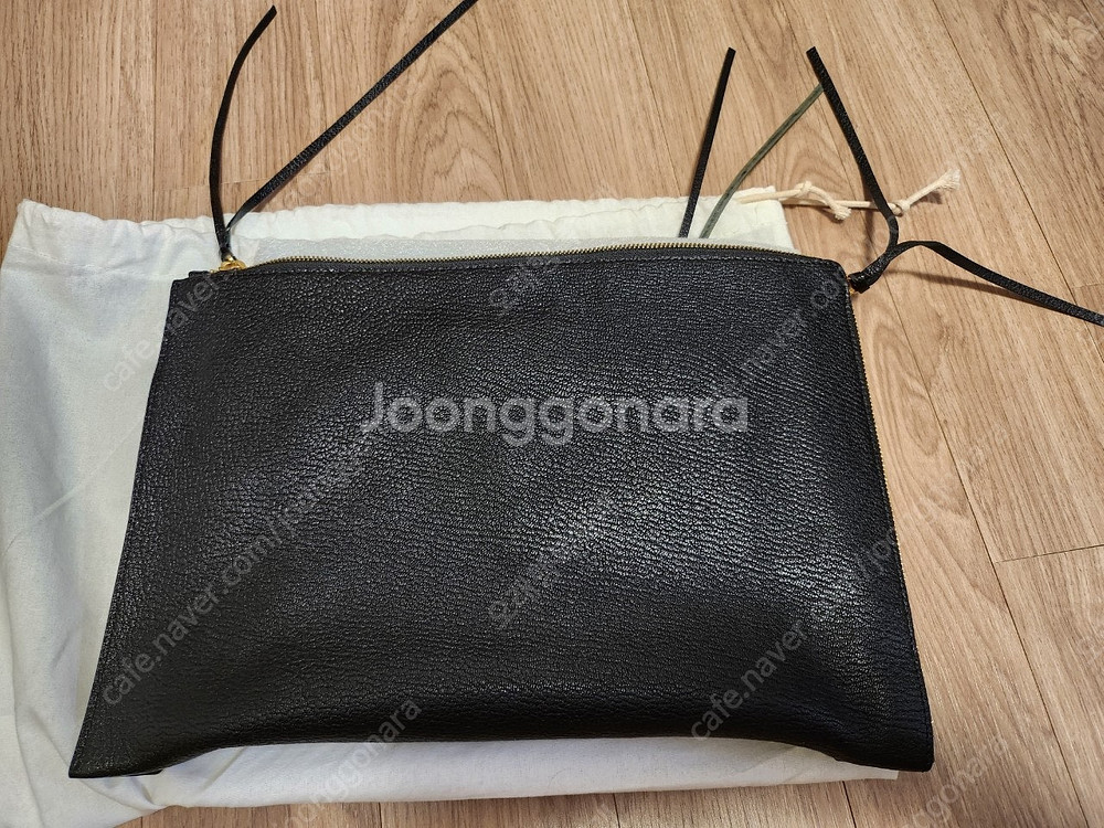 새상품 발렌시아가 클러치 백 택포 35만원--1