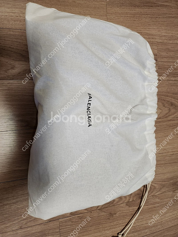 새상품 발렌시아가 클러치 백 택포 35만원--0