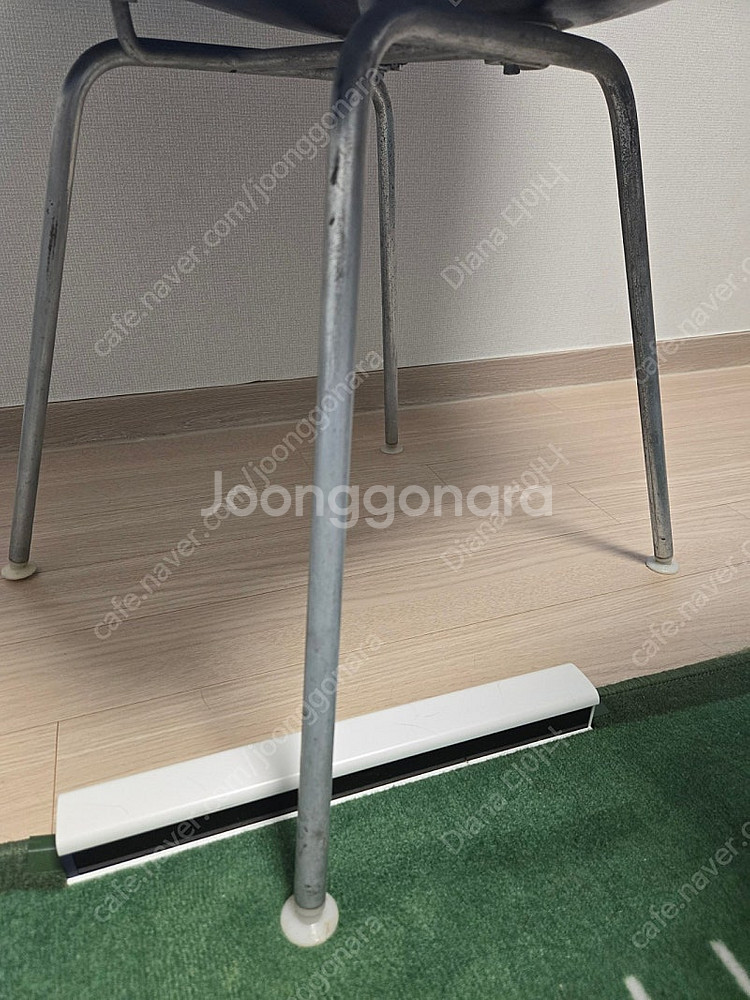 허먼밀러 파이버글라스 암쉘 임스 체어 브라운 컬러 팝니--6